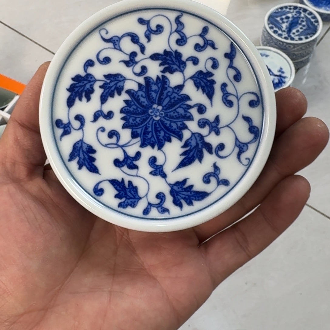 大****陶摆件青花缠枝莲盖置