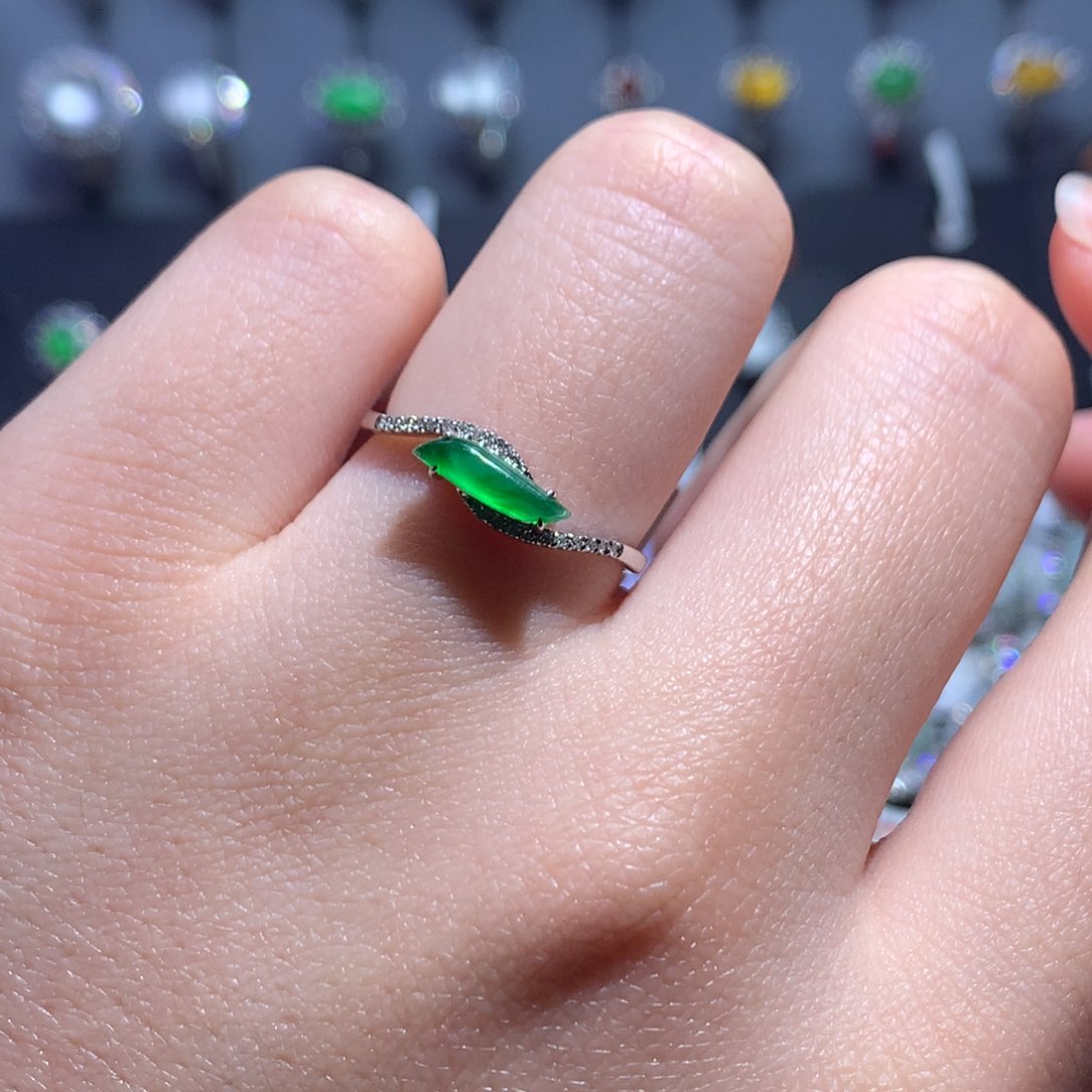 翡翠戒指银S925镶嵌天然翡翠