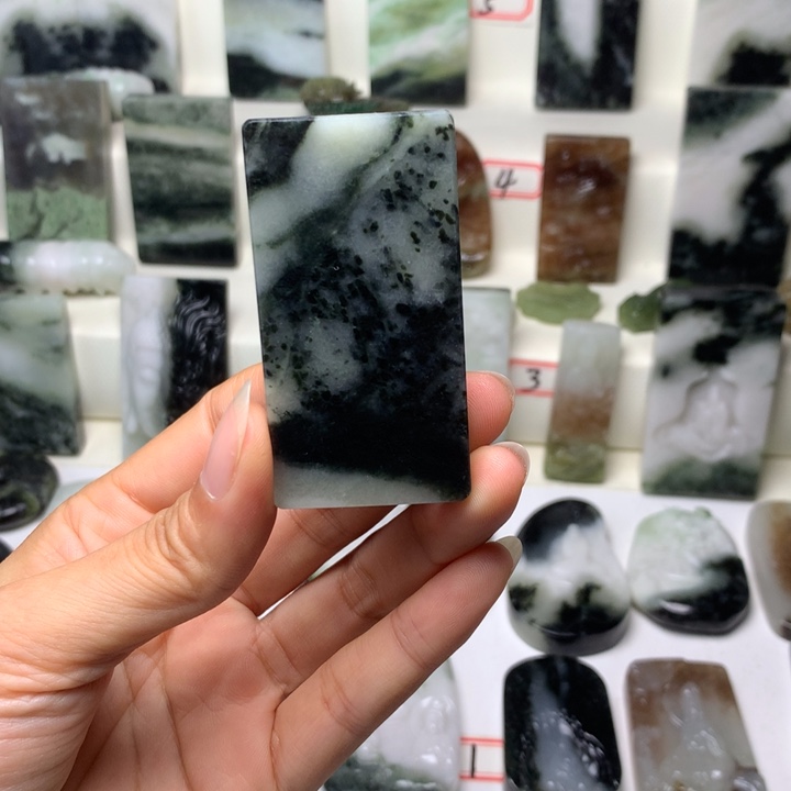 独山玉未镶嵌颈饰