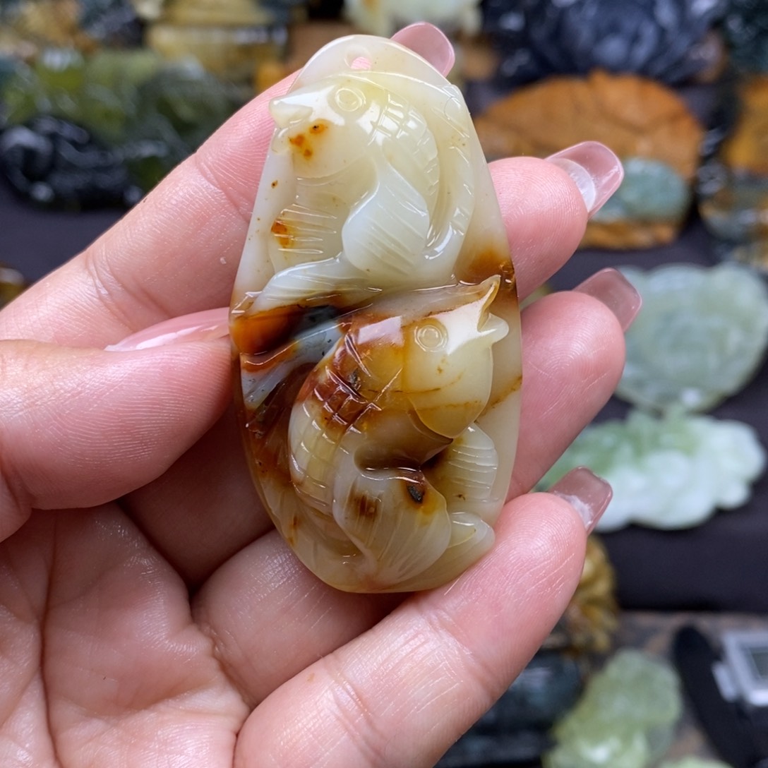 蛇纹石玉颈饰未镶嵌