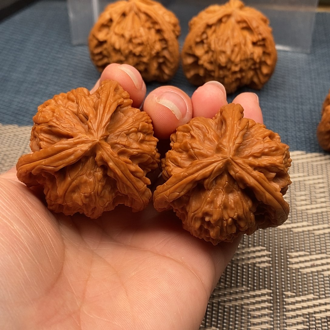 老***梁文玩核桃吊坠三棱