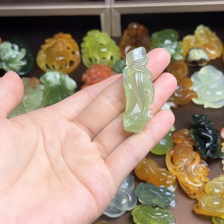 蛇纹石玉颈饰未镶嵌
