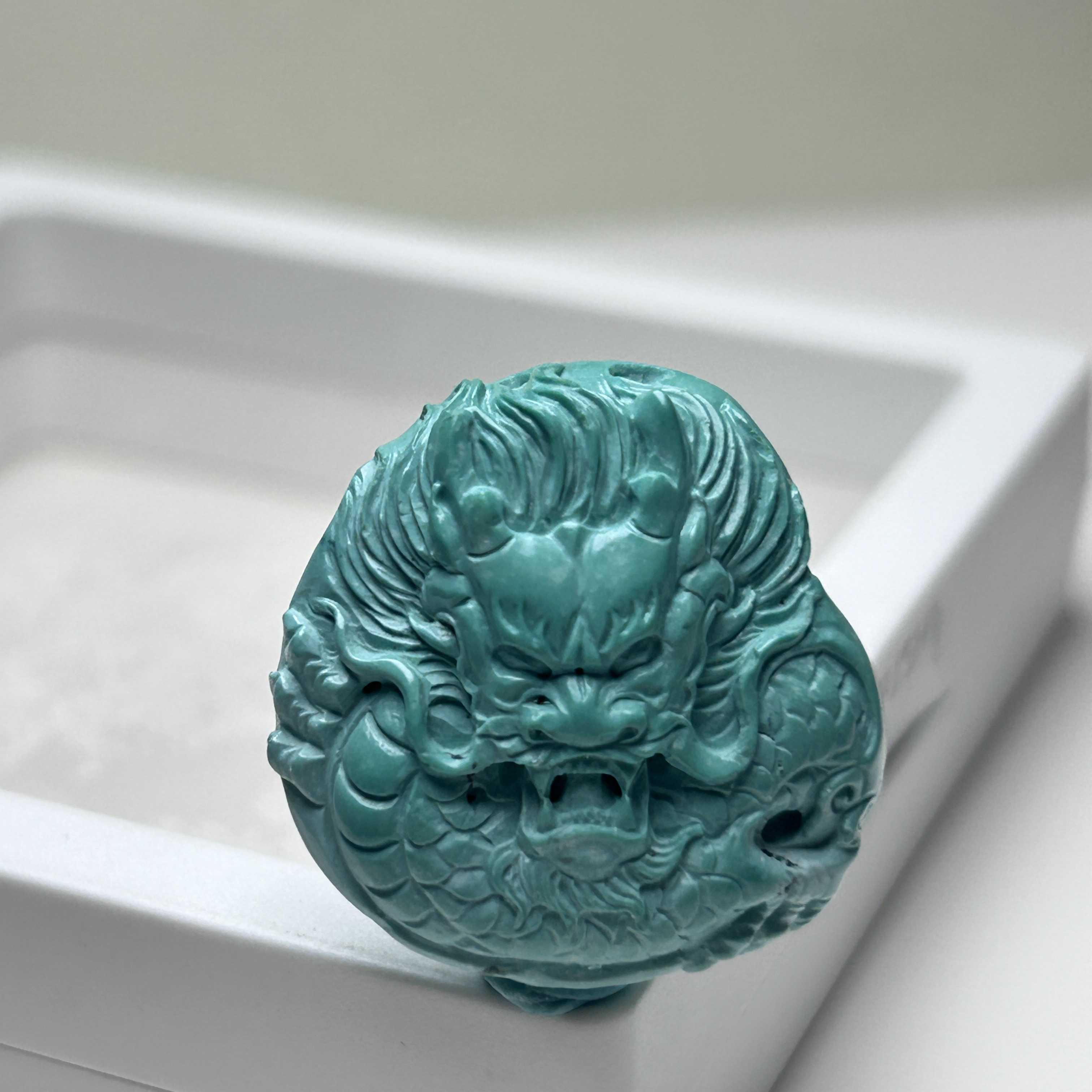 湖北竹山原矿高瓷绿色绿松石大龙牌吊坠