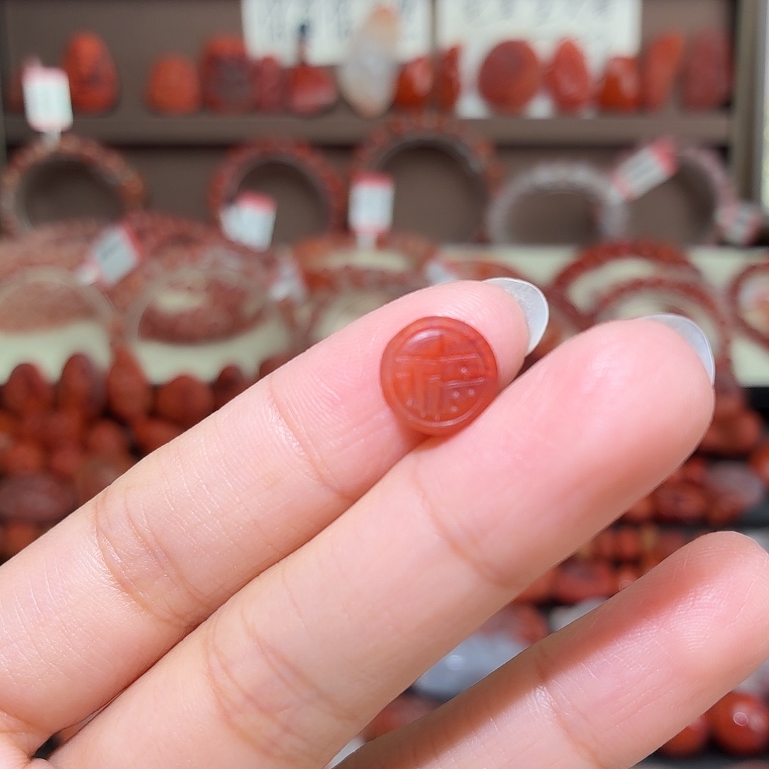 南红玛瑙未镶嵌颈饰福币10+