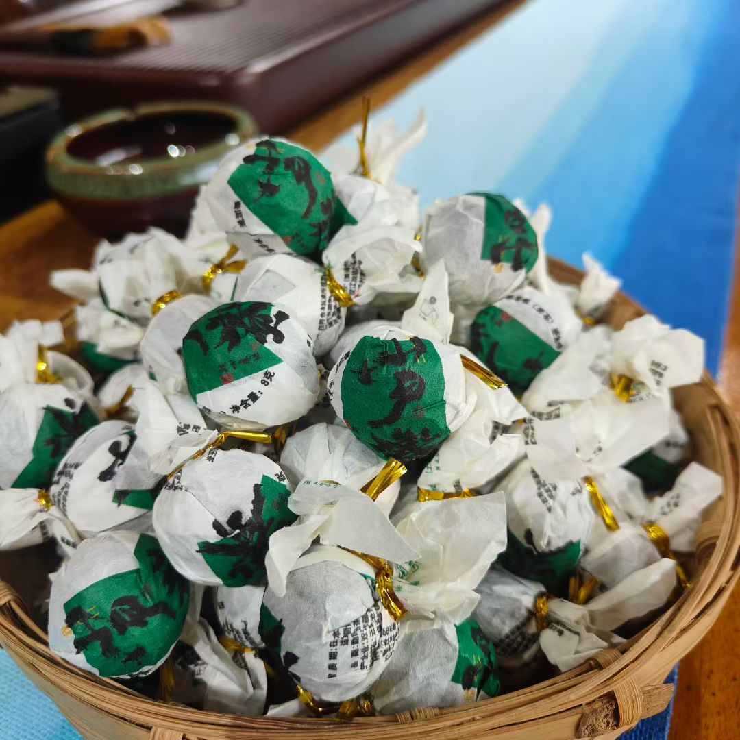 小户赛生茶8克龙珠，茶气足，兰花香，蜜香，茶汤醇厚，生津回甘好