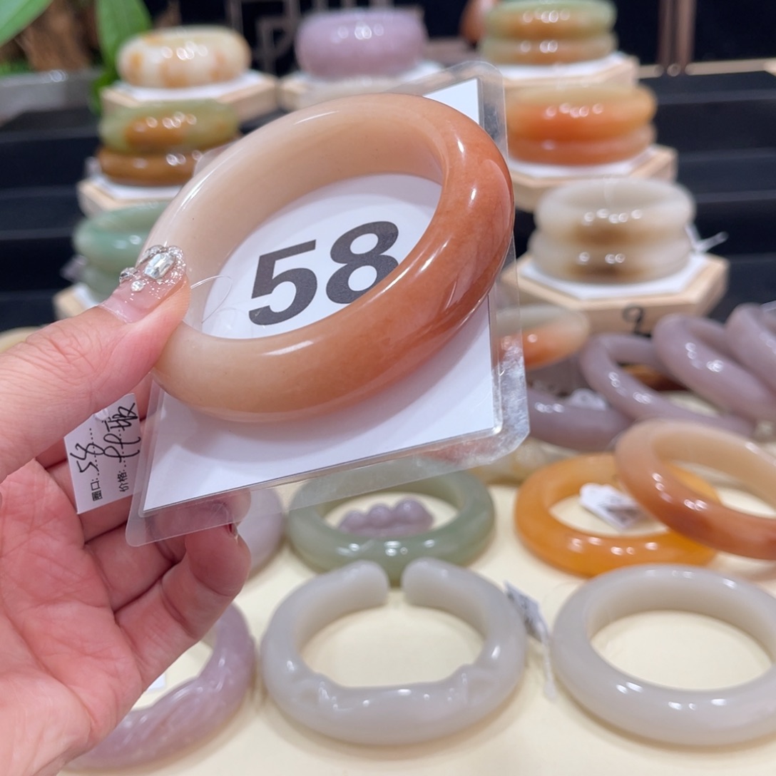 石英质玉手镯未镶嵌