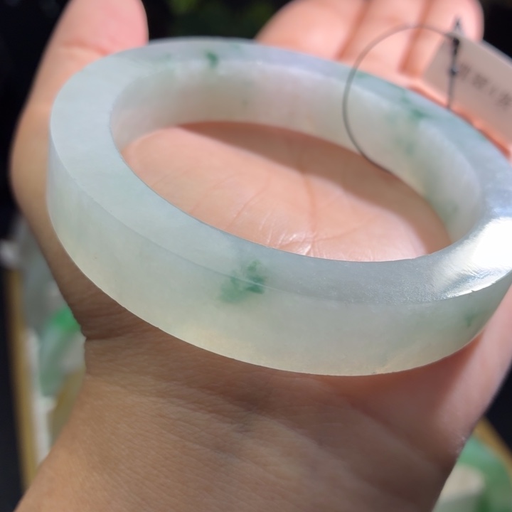 定制翡翠未镶嵌翡翠手镯