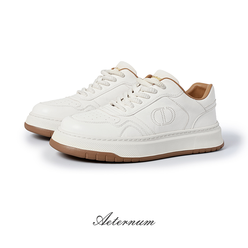 白色时尚高端休闲小牛皮鞋透气夏季轻便白色圆头运动休闲鞋男士