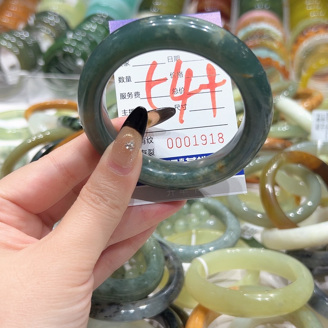 蛇纹石玉手镯未镶嵌