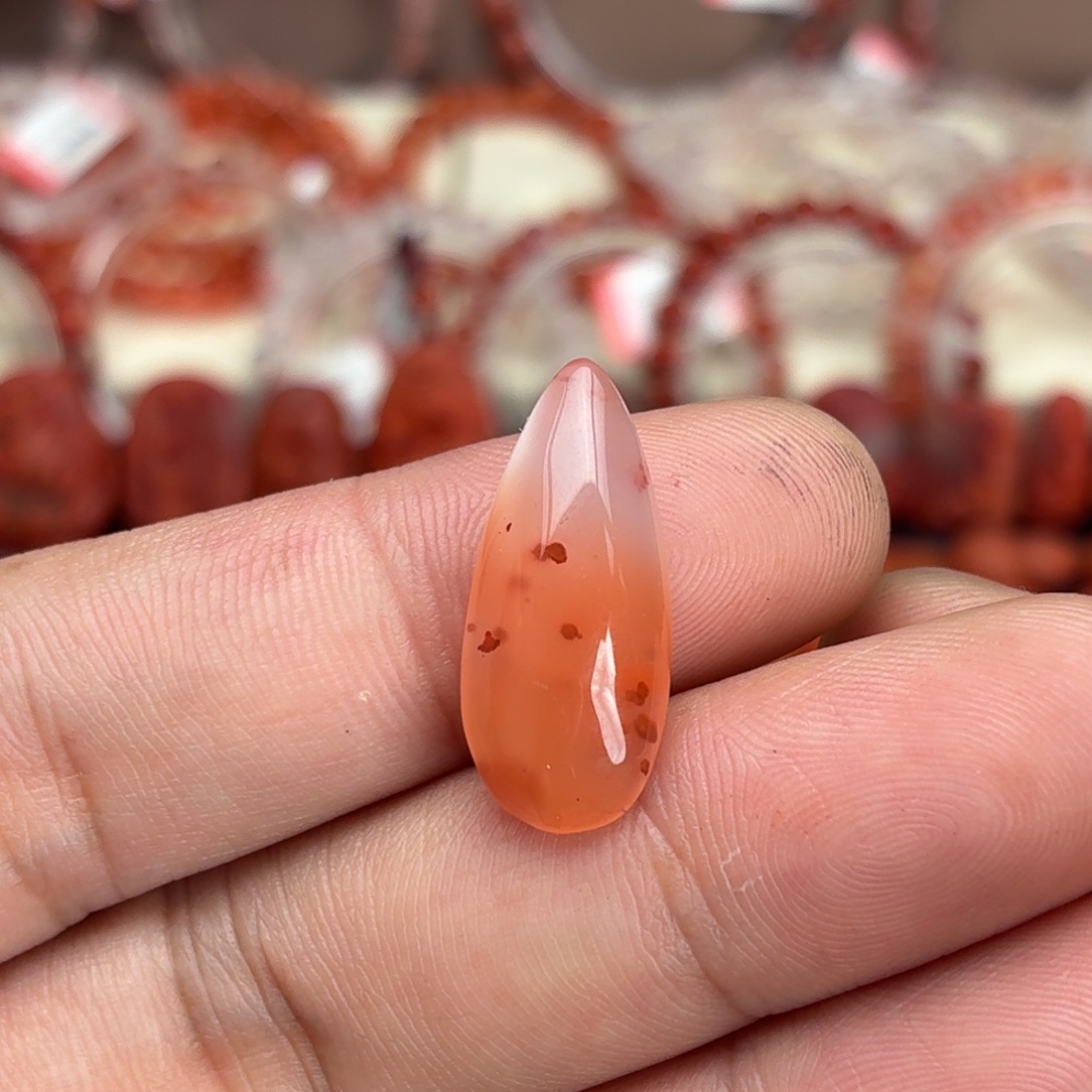 南红玛瑙未镶嵌颈饰水滴（微瑕放漏）