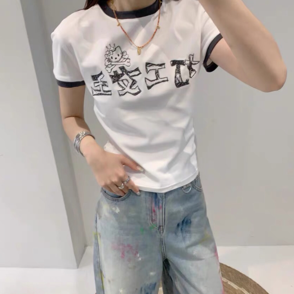 早秋“打工女王”刺绣撞色修身短T恤白色