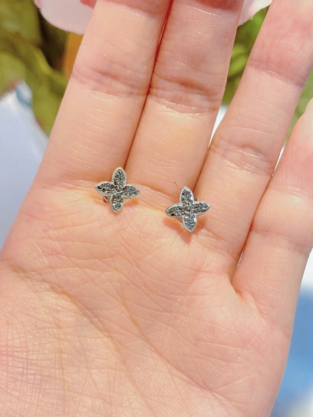 铂金PT950四叶草直针碎冰冰耳钉