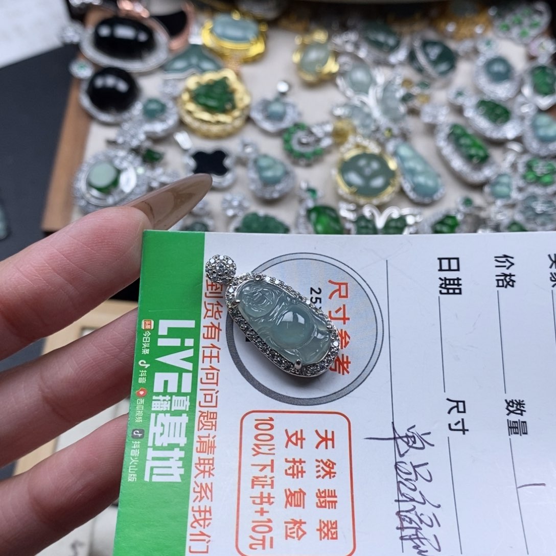 翡翠颈饰未镶嵌翡翠