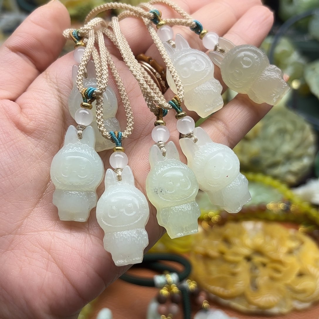 蛇纹石玉未镶嵌吊坠