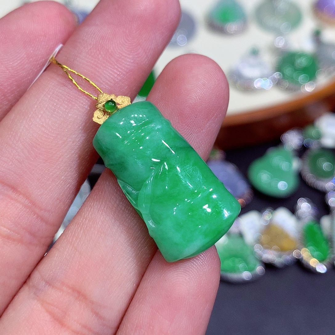 翡翠吊坠(不含链)18K金镶嵌