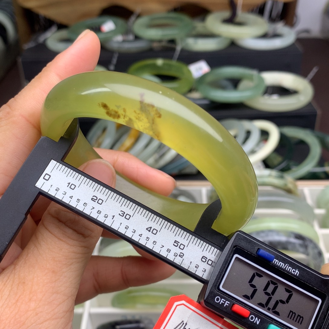 蛇纹石玉未镶嵌手镯746