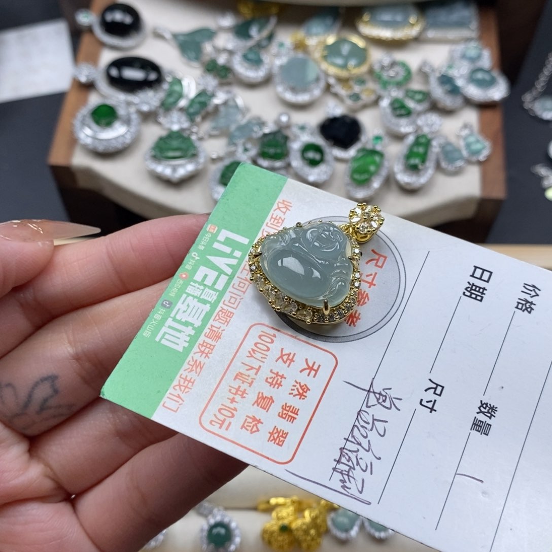 翡翠颈饰未镶嵌翡翠