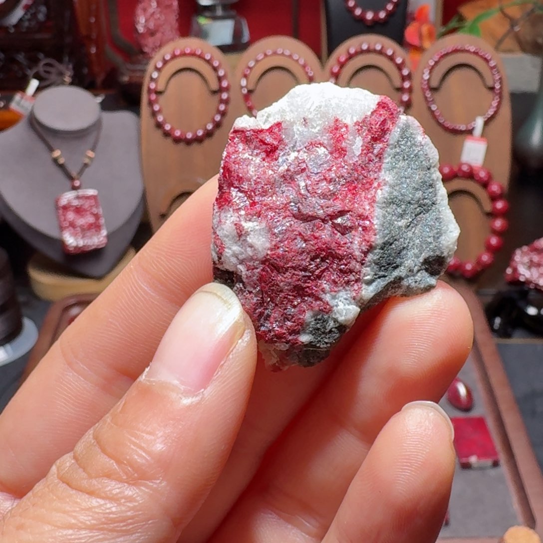 ****慧天然辰砂晶体啥毛料4