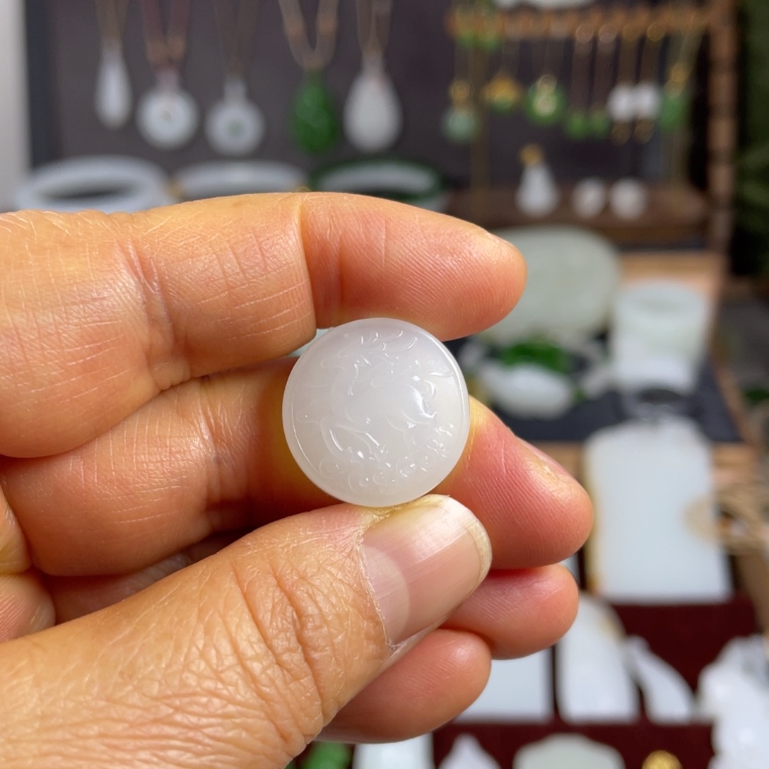 A***a和田玉未镶嵌颈饰