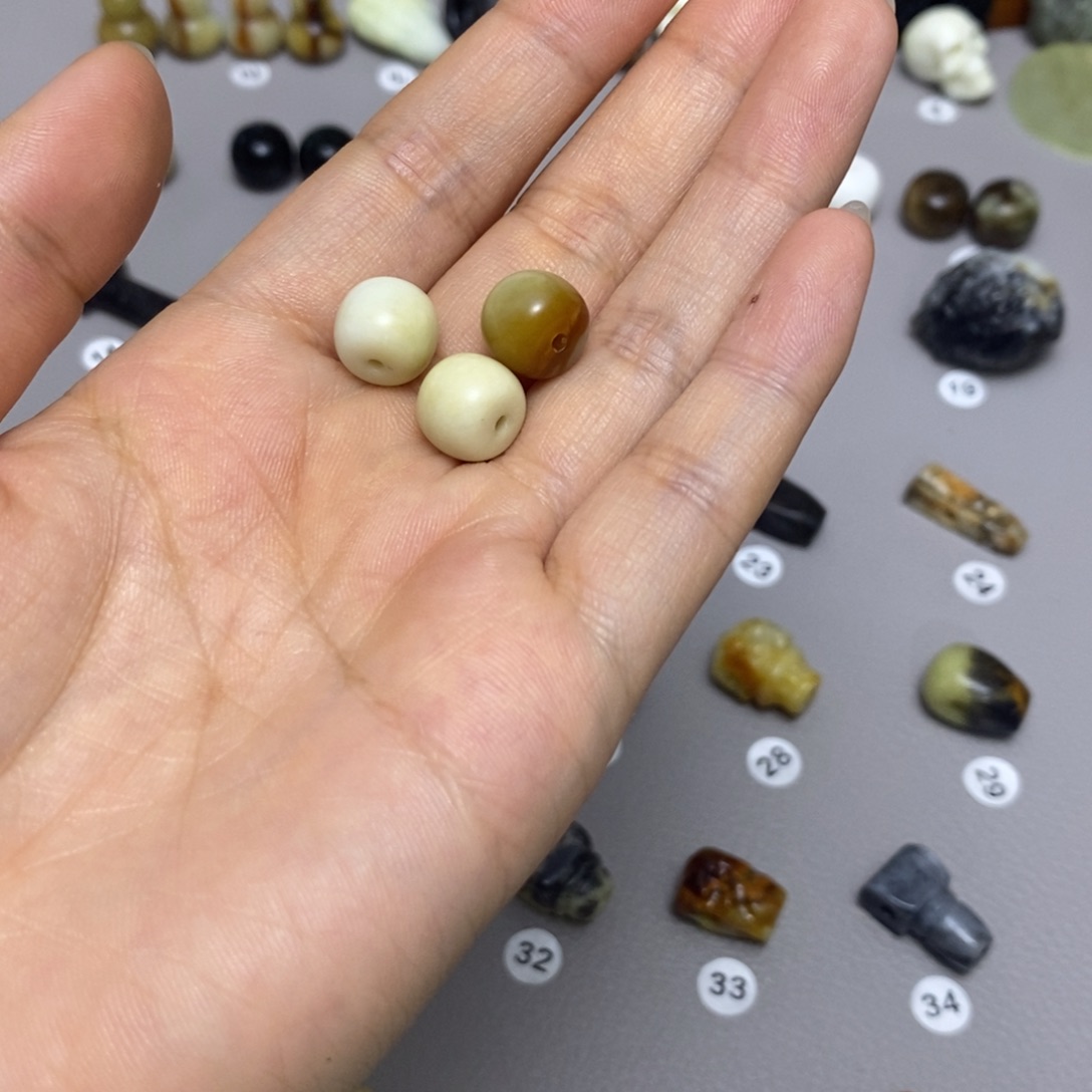 蛇纹石玉配饰合金小*兽