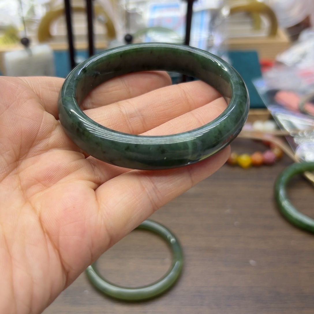 和田玉未镶嵌手镯54.8圈围717