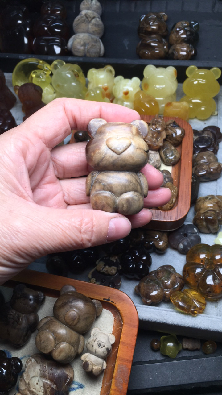 上新天然根珀大熊吊坠