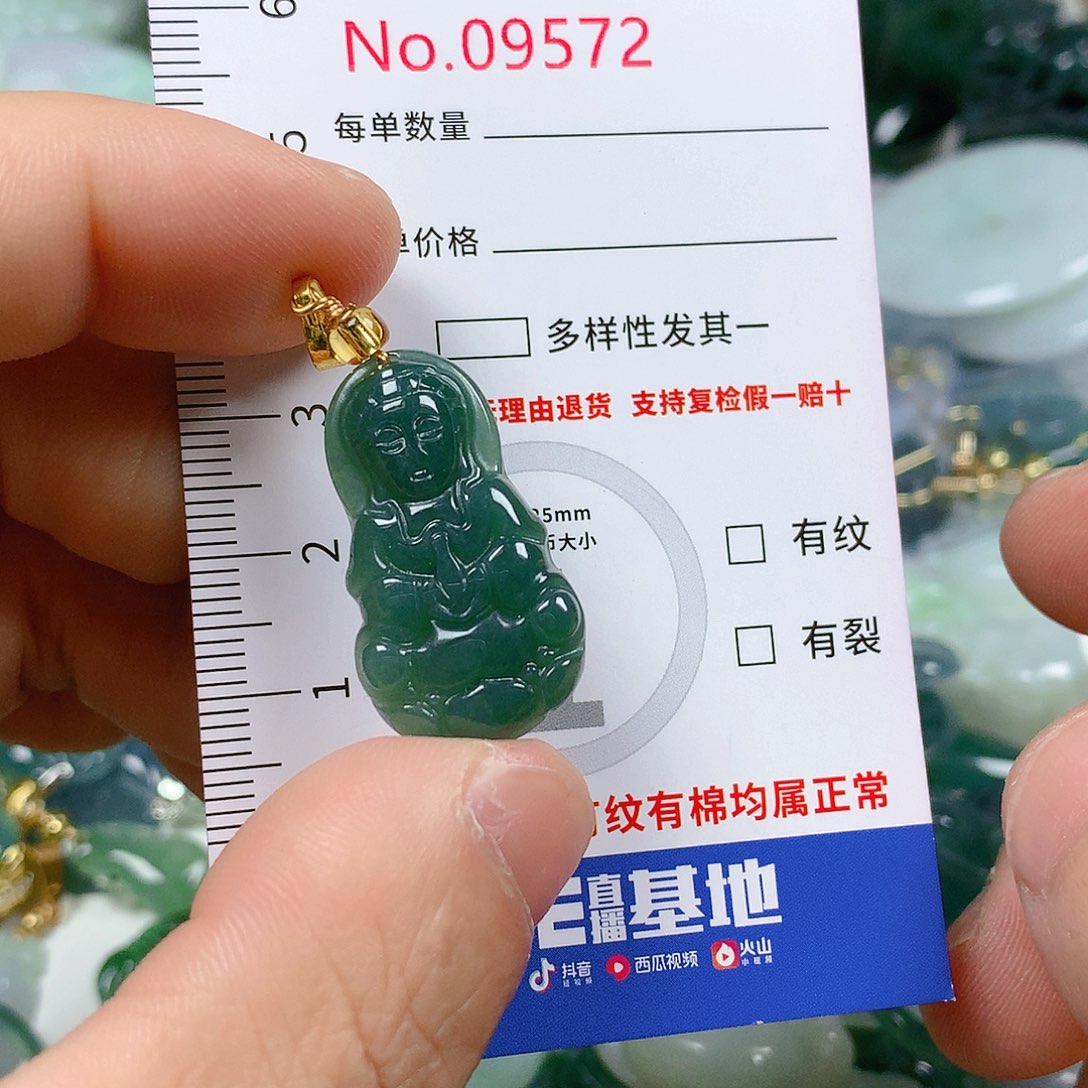 翡翠颈饰未镶嵌天然翡翠