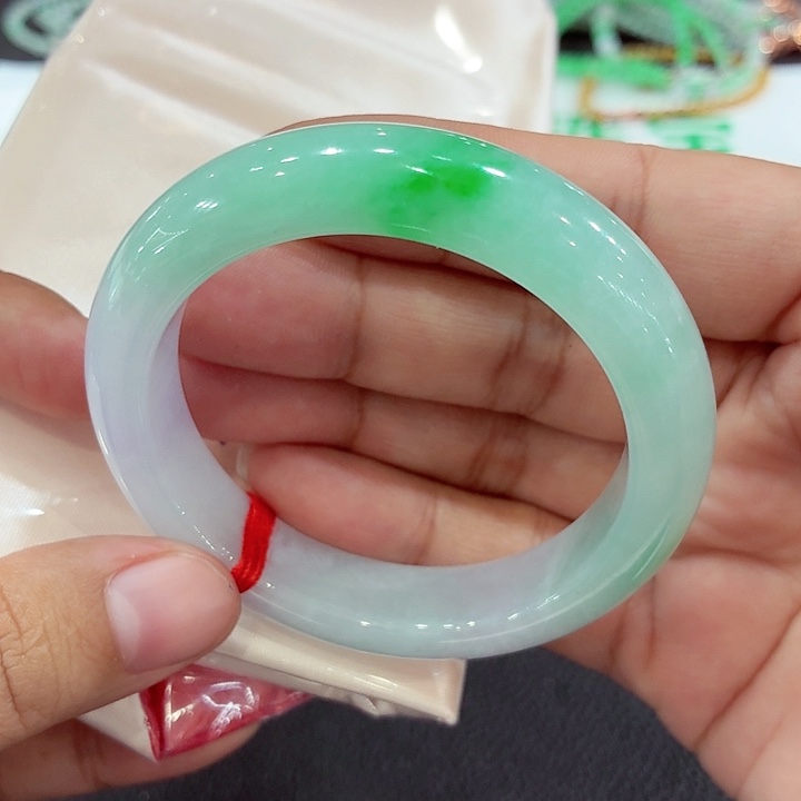 卡***i翡翠未镶嵌手镯天然缅甸A货翡翠