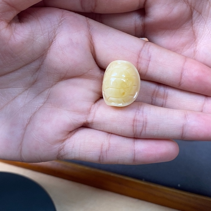 未镶嵌琥珀裸石富甲