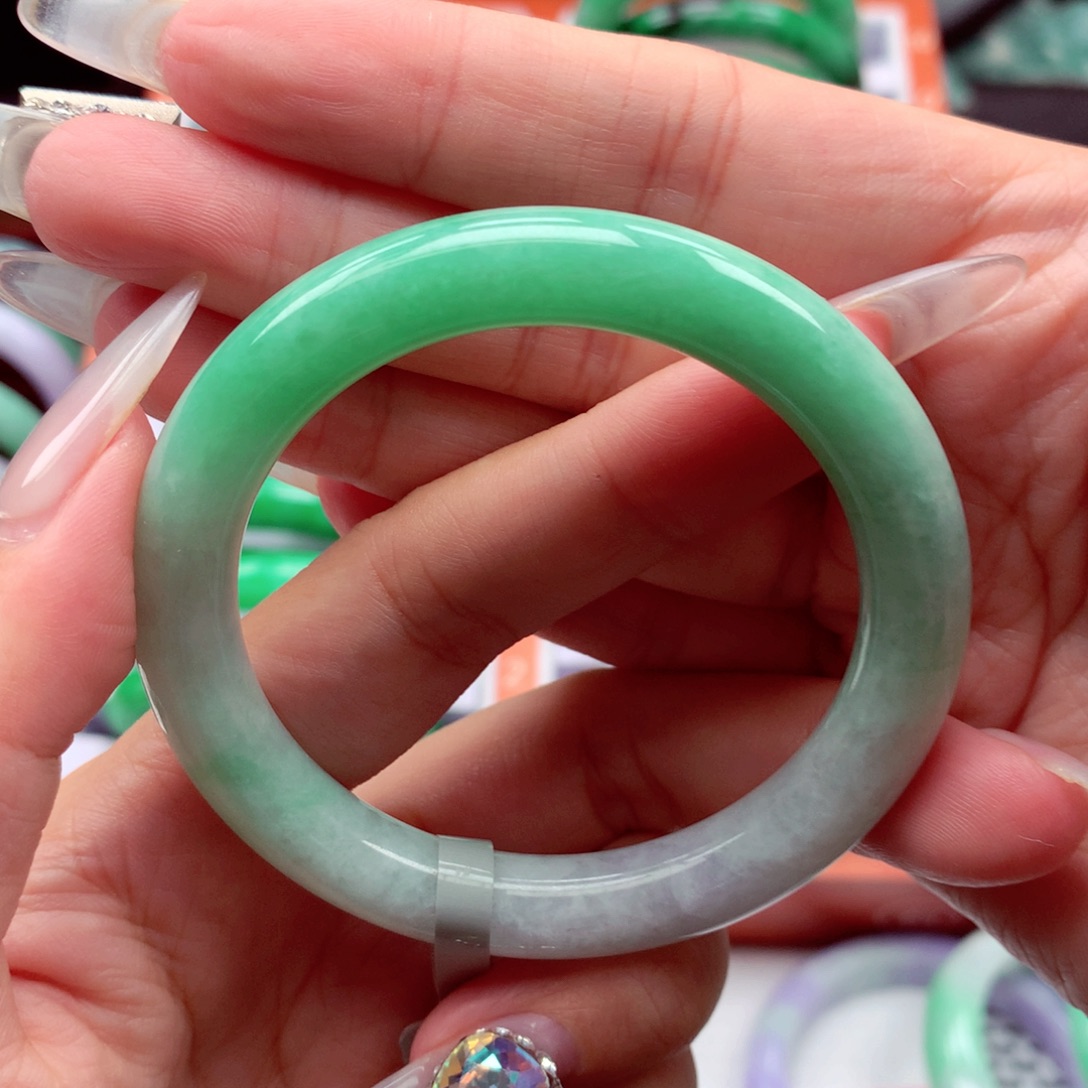 翡翠未镶嵌手镯翡翠