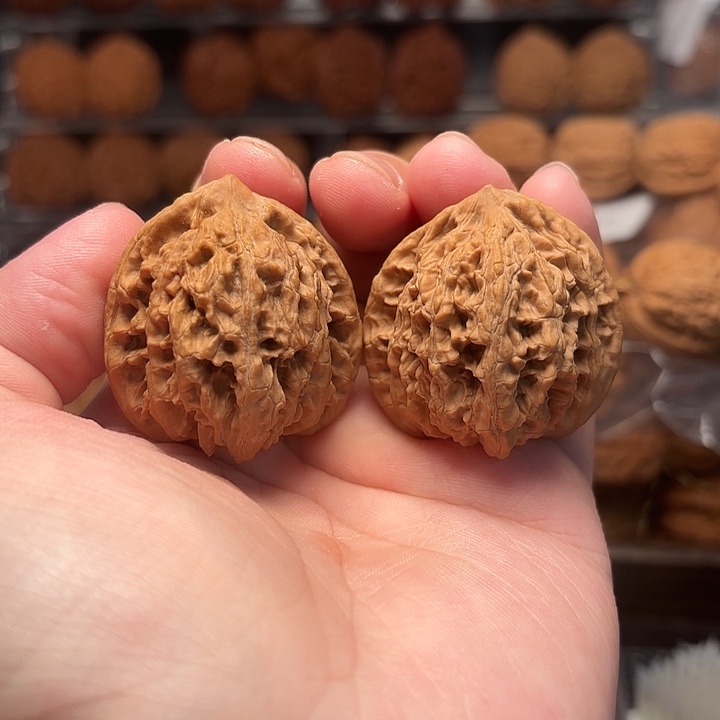 1文玩核桃盘龙虎38-387