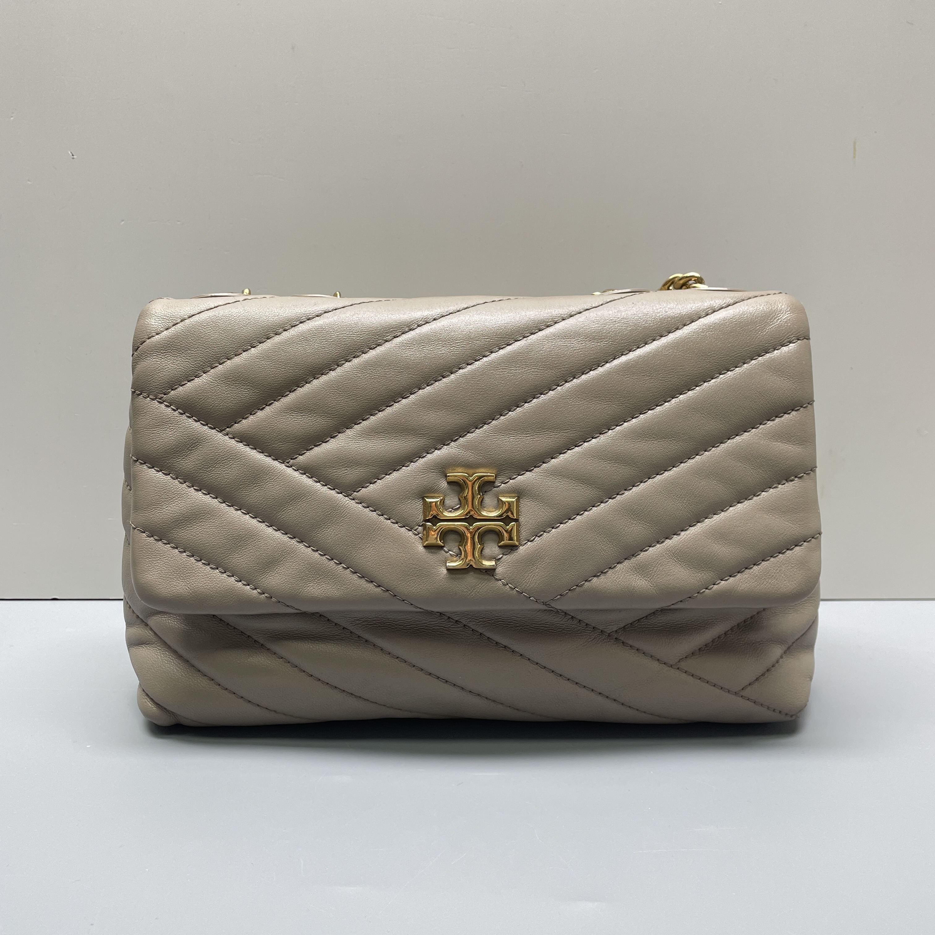 90新 TORY BURCH/汤丽柏琦 kira灰色链条包经典23*15*8cmEM072005
