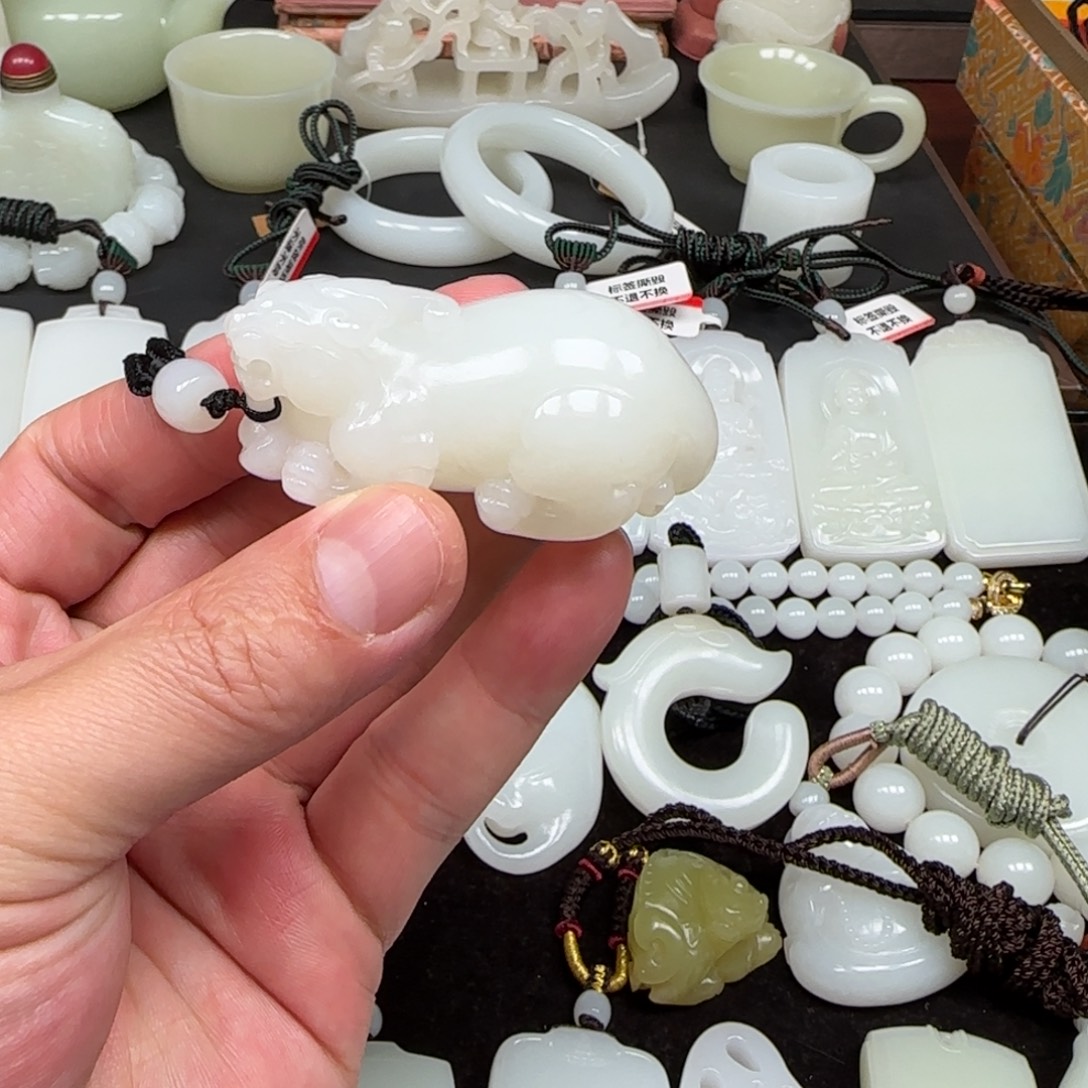 用***8和田玉未镶嵌挂件