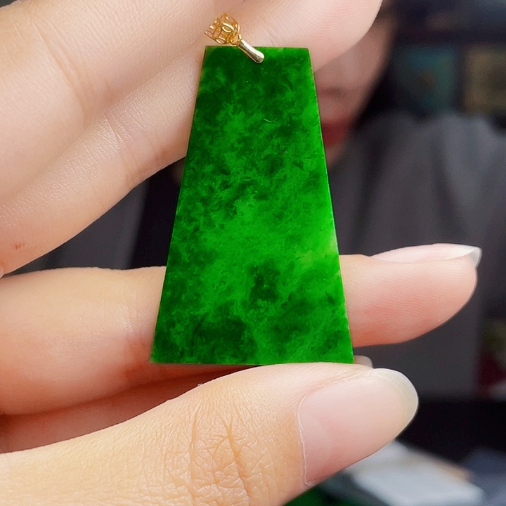 翡翠18K金镶嵌颈饰多样性