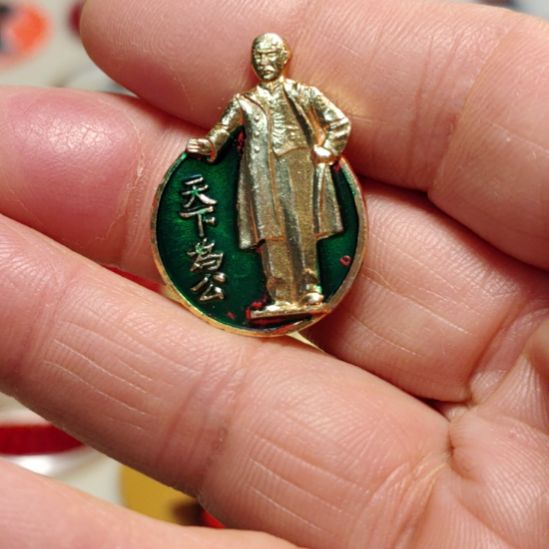 大***山其他普通金属爷爷纪念章爷爷纪念