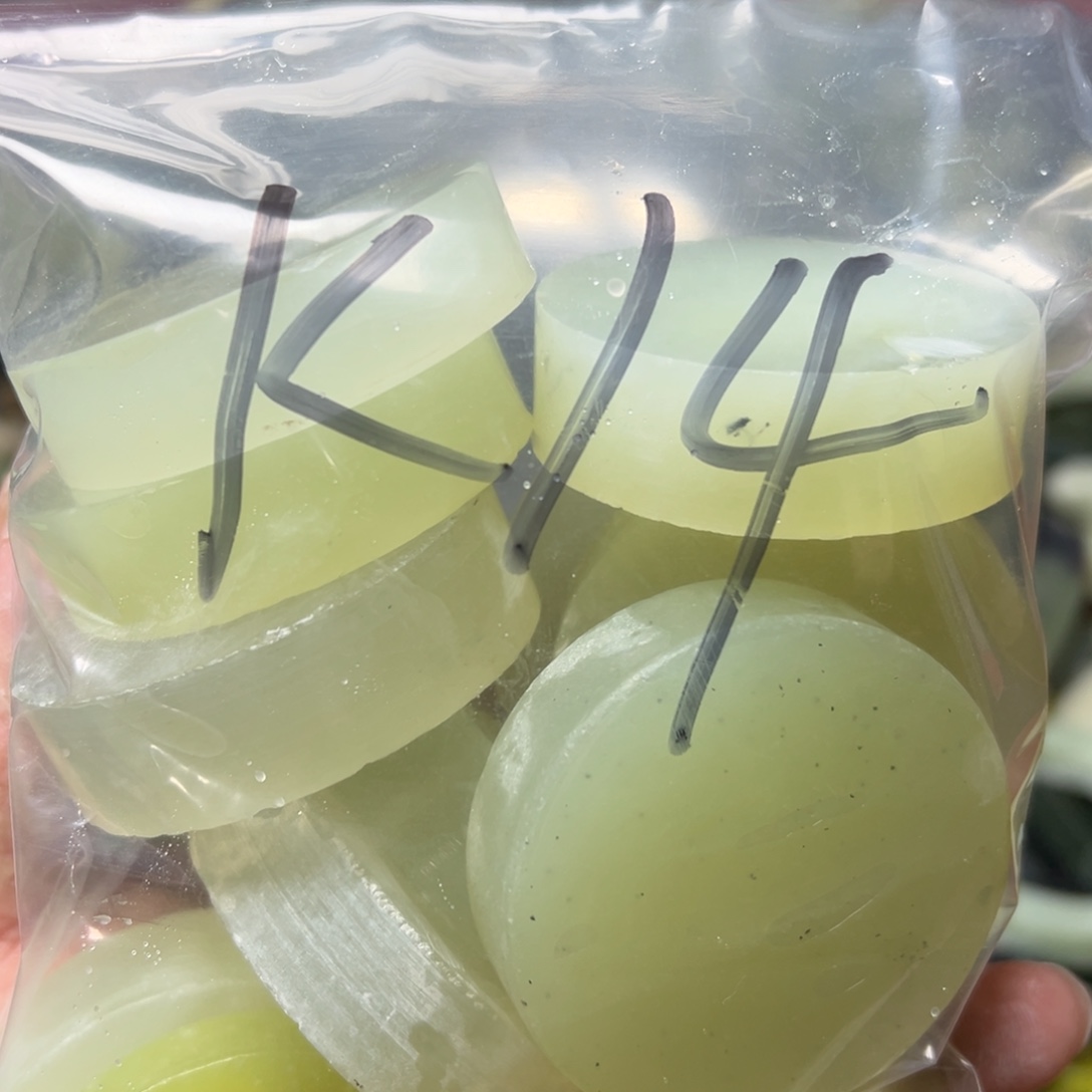 同***乐蛇纹石玉未镶嵌岫玉手镯心，平安无事牌