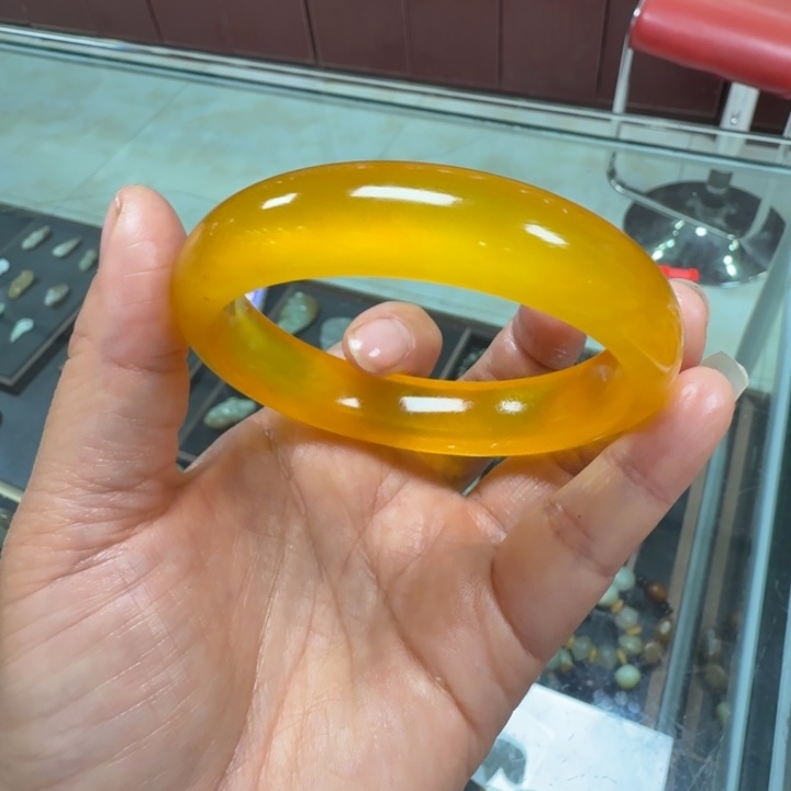 鼠***光石英质玉（金丝玉）未镶嵌颈饰