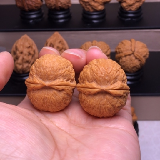 文玩核桃把件冰裂纹绣球22