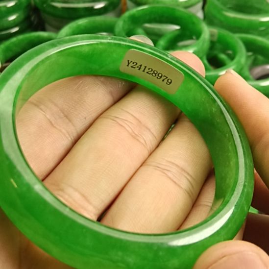 翡翠颈饰未镶嵌能****发