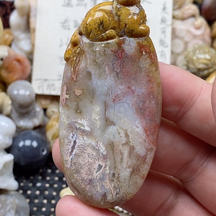 颈饰未镶嵌硅化珊瑚（珊瑚玉）