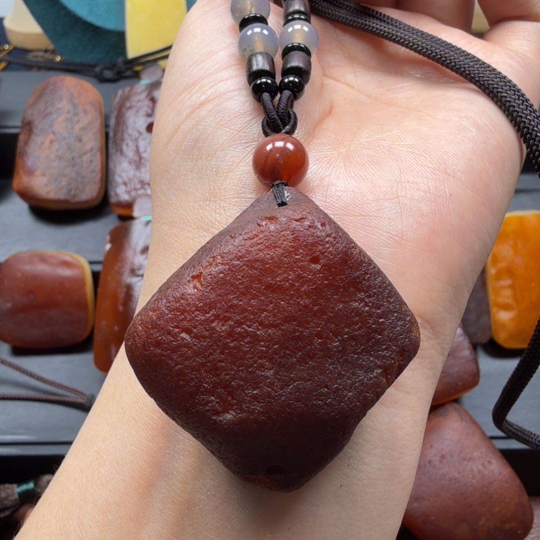 琥珀吊坠(赠链)未镶嵌