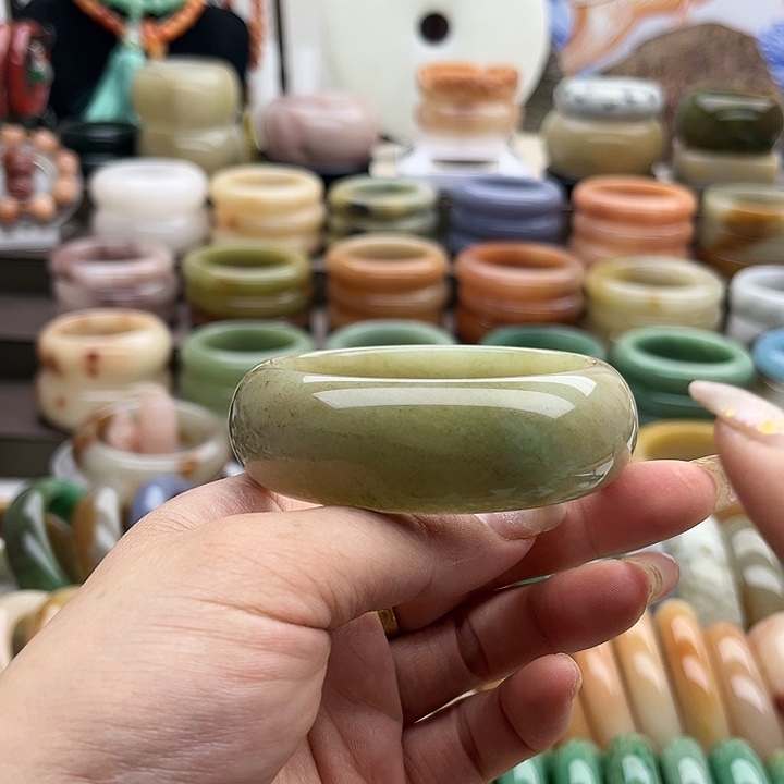 石英质玉手镯未镶嵌仁*