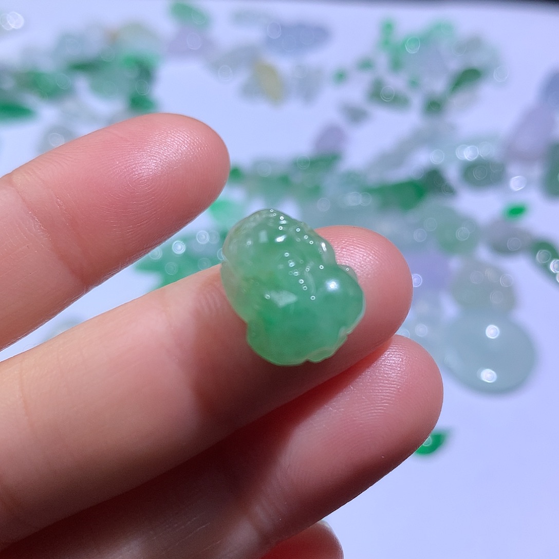 翡翠颈饰未镶嵌皮休