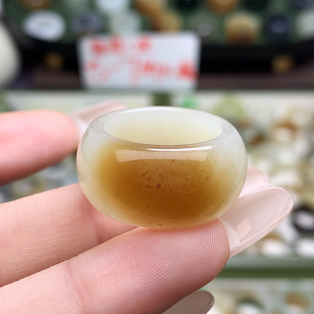 未镶嵌戒指和田玉