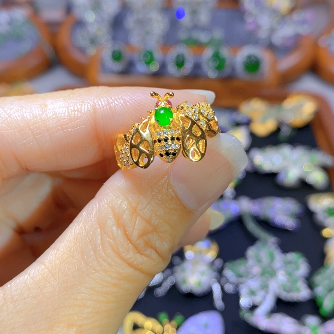 翡翠颈饰银S925镶嵌天然翡翠