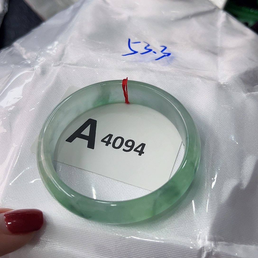 翡翠手镯未镶嵌多样性