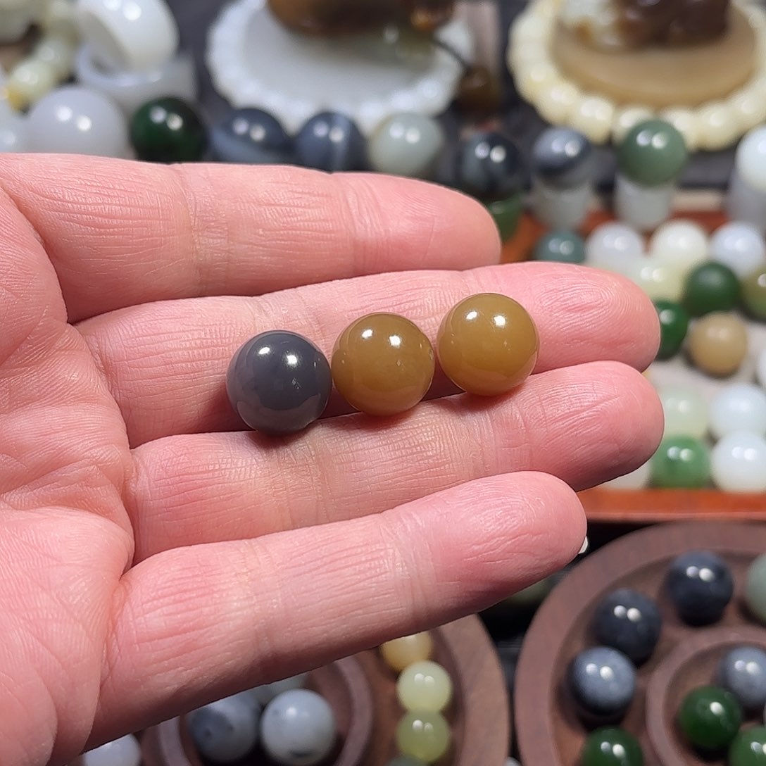 和田玉珠子未镶嵌金*