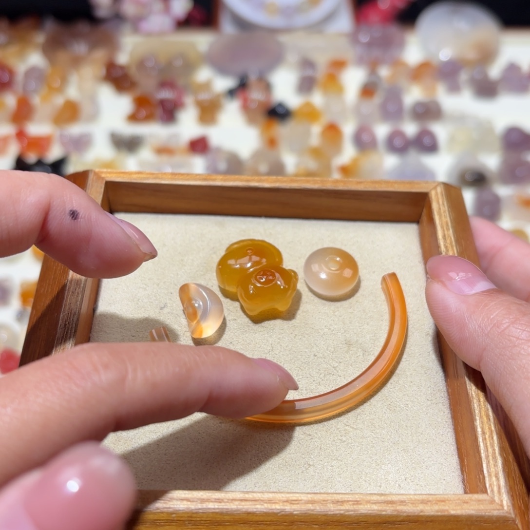 宋***思玛瑙/玉髓未镶嵌颈饰