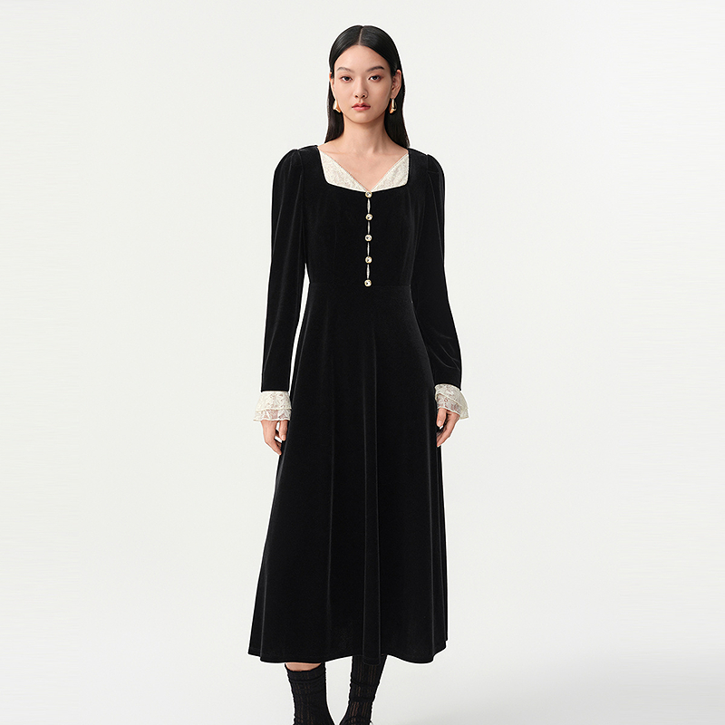 珂莱蒂尔新法式复古优雅丝绒小黑裙蕾丝边中长款连衣裙KF12679W0