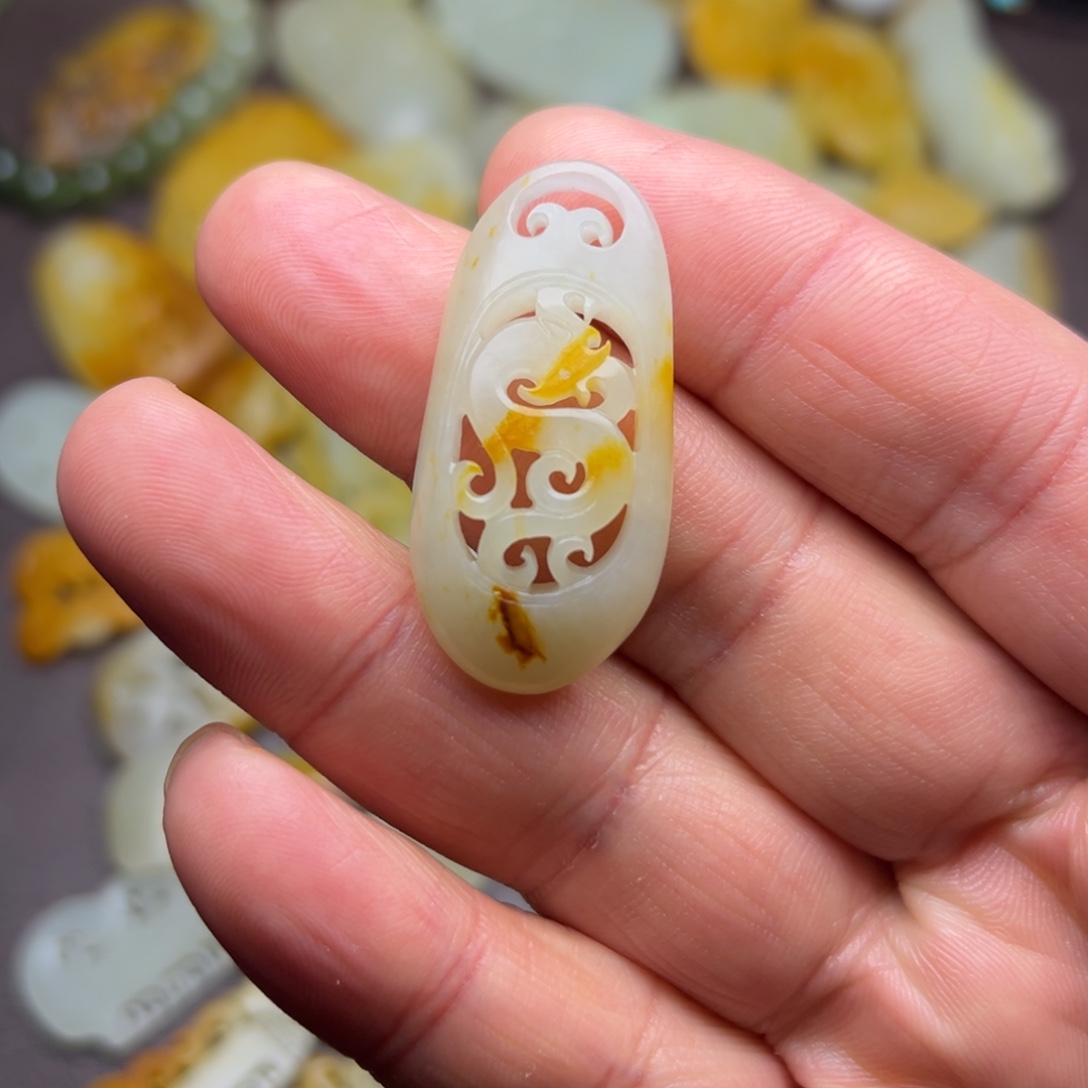 用***3和田玉未镶嵌颈饰